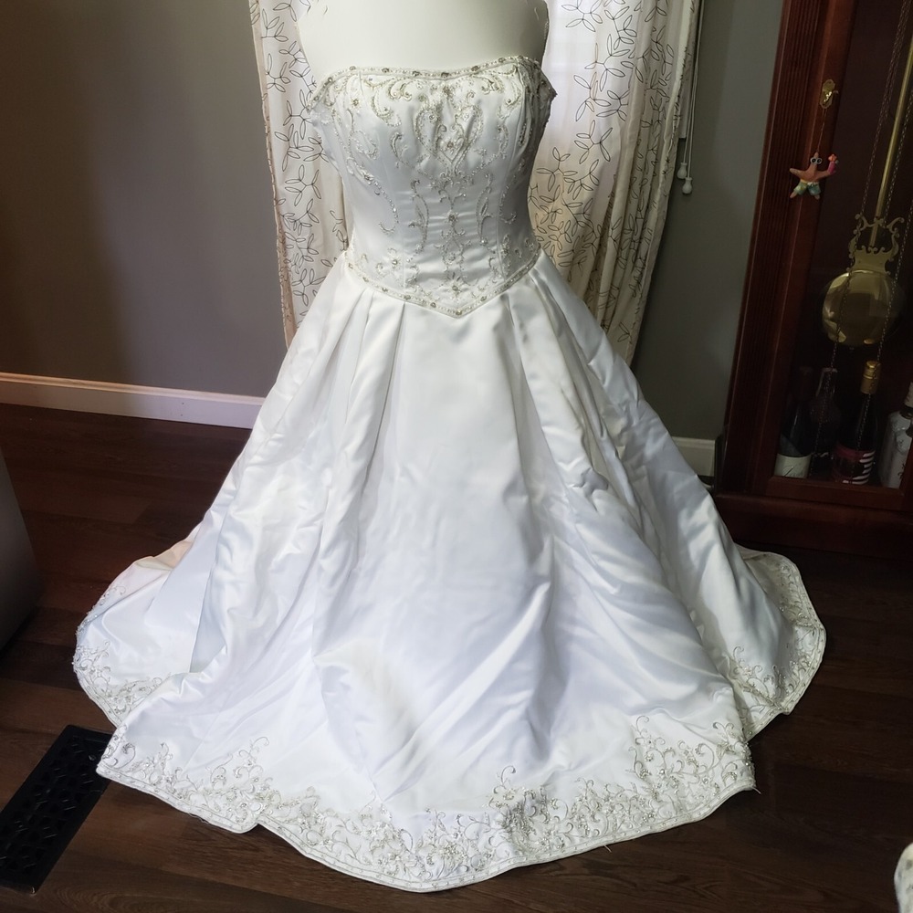 JASMINE HAUTE COUTURE Bridal Gown Wedding Dress White Beaded Strapless Size 10
